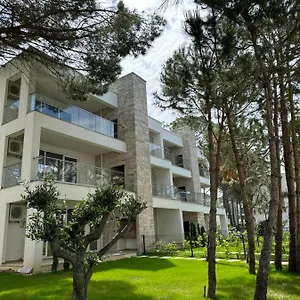 eme-apartments-kompleksi-san-pietro-gjiri-i-lalzit.albaniahotels.org/